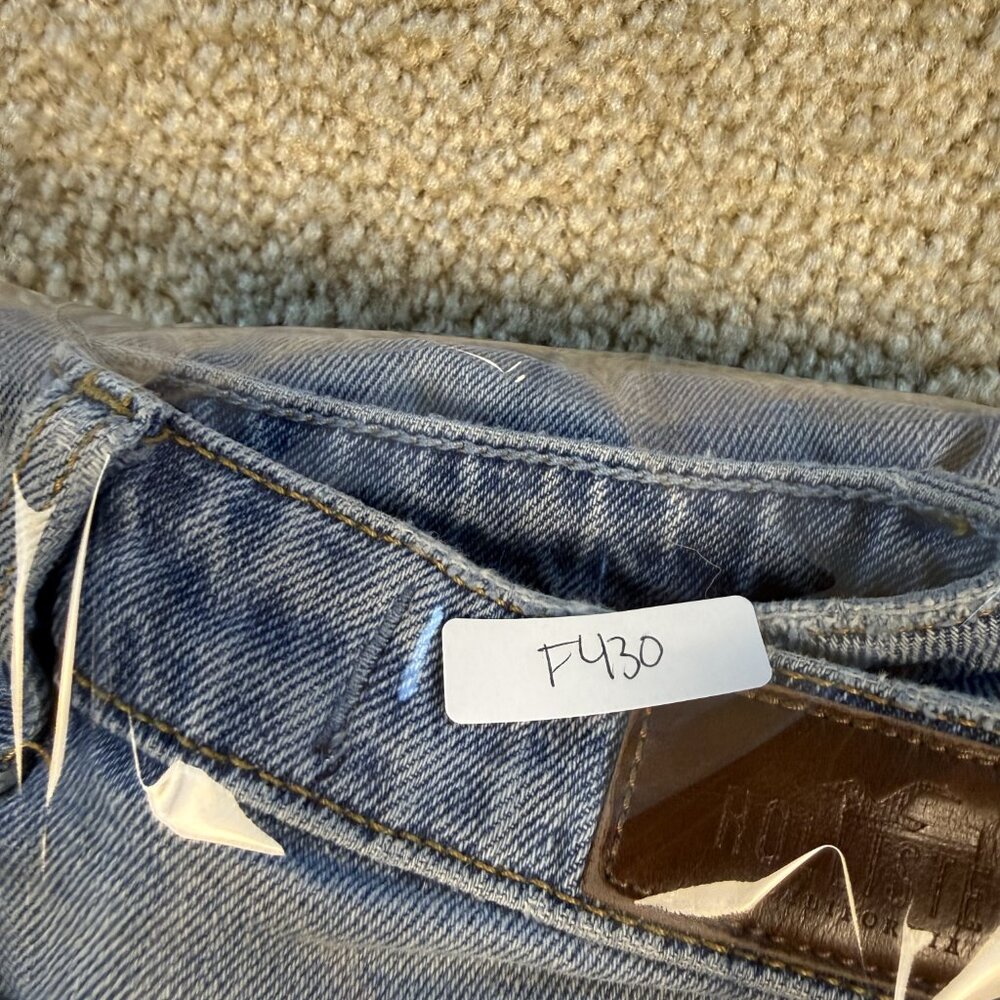 Hollister Womens Ultra High Rise Mom Jean Light Wash Distressed Size 1S F430 - Picture 16 of 16